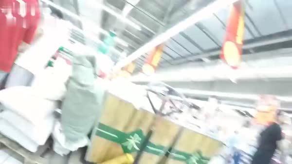 【新隐喻大师高清抄底4】超长时间抄底,黄色连衣裙,漏肩蓝裙,身材极好眼镜妹..6个裙底偷拍视频合集